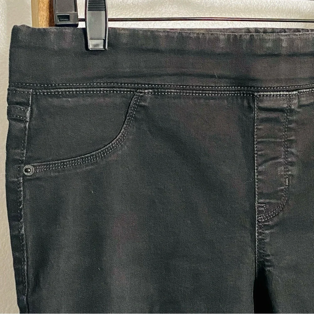 Distressed Rockstar Jeggings - Picture 5 of 9